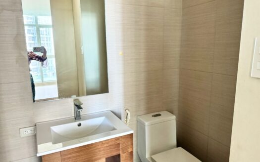 Crescent Park Residences 매매 | BGC 중심 2베드룸 럭셔리 콘도