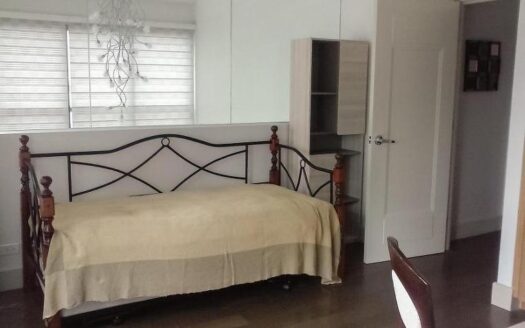 마카티 중심 Edades Tower Rockwell 3BR 판매