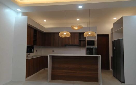 파라냐케 Tahanan 빌리지 주택 매매 | 5베드 단독주택