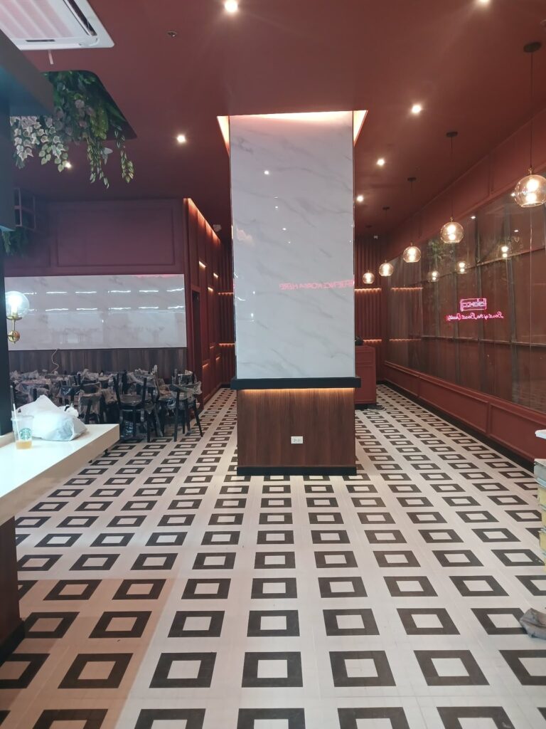 KB-그룹 마닐라 치킨 레스토랑 인테리어 | 세련된 브랜드 컨셉 완성