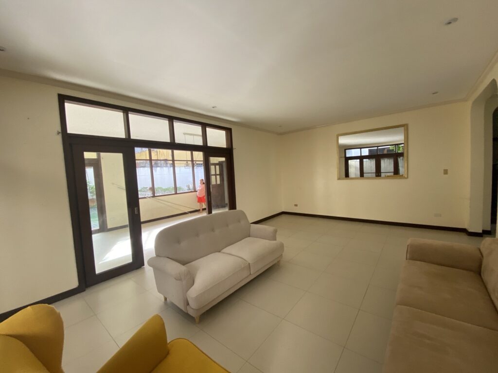 마닐라 아얄라 알라방 빌리지 3베드 하우스 렌트 | 보안·학군·주거환경 우수한 프리미엄 빌리지 임대