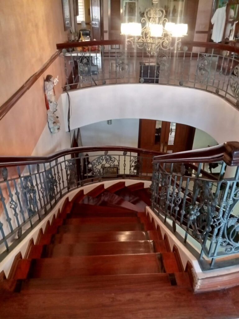 마닐라 아얄라 알라방 빌리지 4층 주택 매매 | 대저택급 고급 주거 부동산