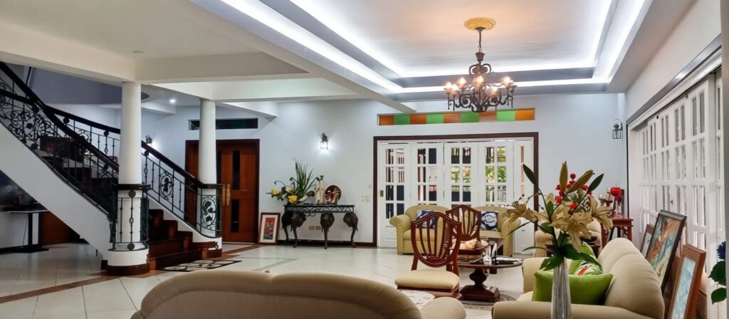 마닐라 아얄라 알라방 빌리지 4층 주택 매매 | 대저택급 고급 주거 부동산