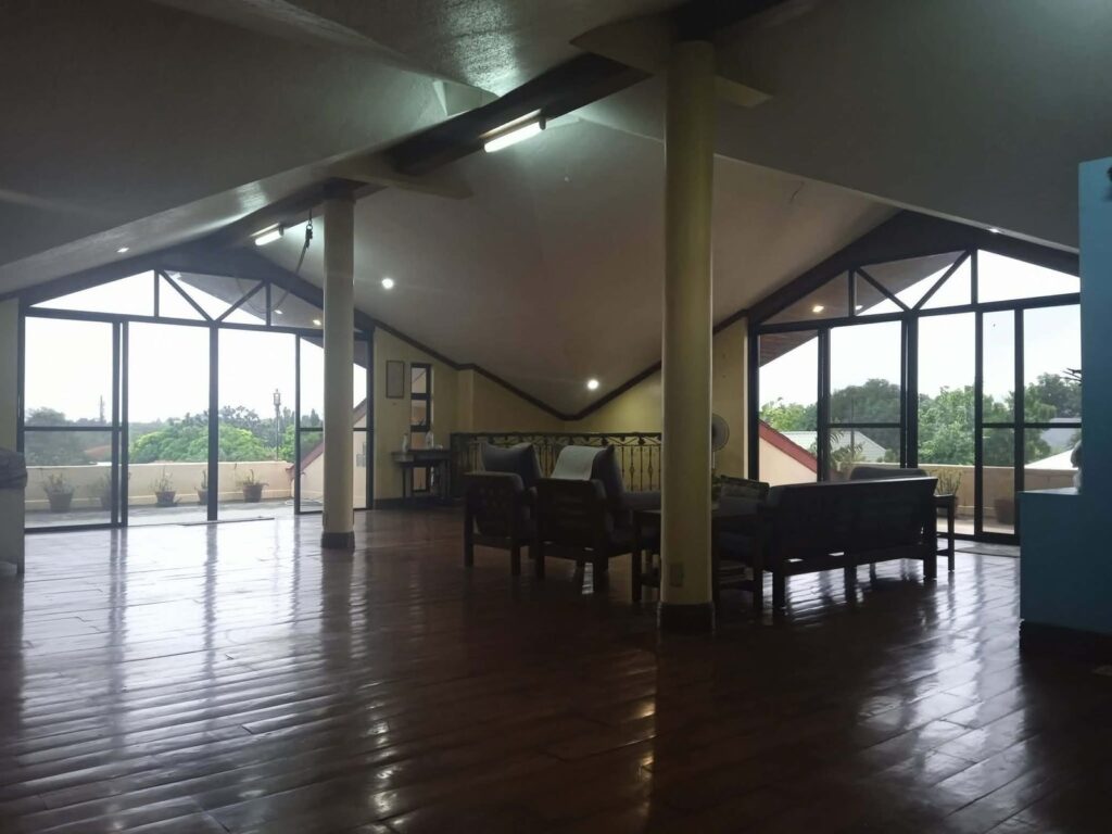 마닐라 아얄라 알라방 빌리지 4층 주택 매매 | 대저택급 고급 주거 부동산