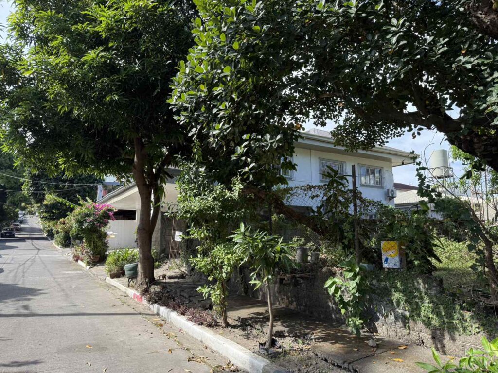 마닐라 BF Homes Tahanan Village 하우스 판매 | 프리미엄 빌리지 주택 26M 매물