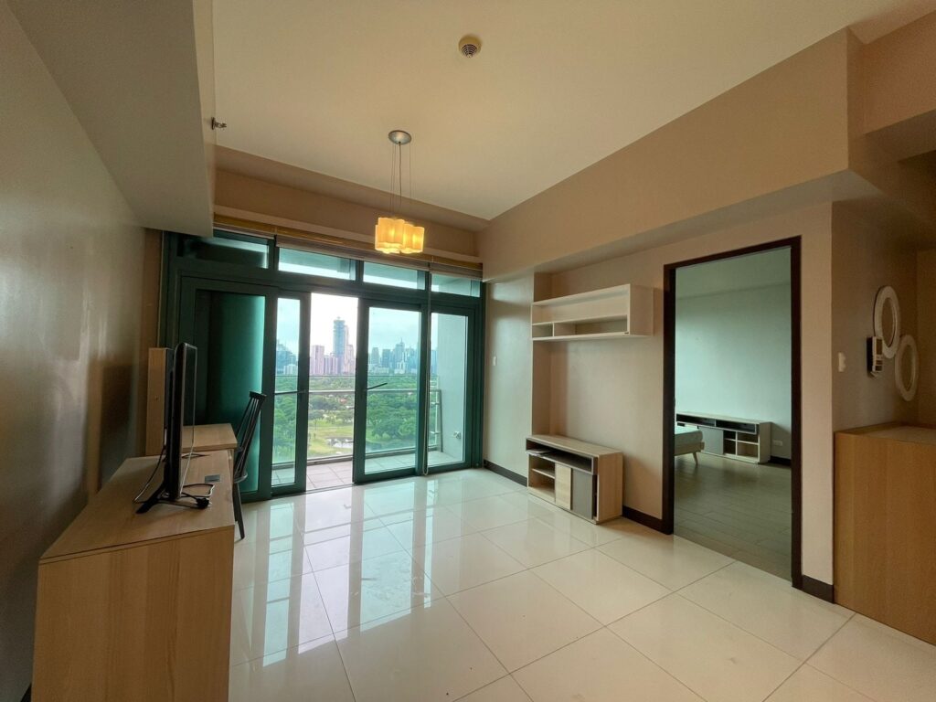 BGC 콘도 매매 추천 8 Forbestown Road 2BR | 접근성 뛰어난 프리미엄 주거공간