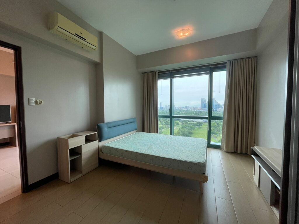 BGC 콘도 매매 추천 8 Forbestown Road 2BR | 접근성 뛰어난 프리미엄 주거공간