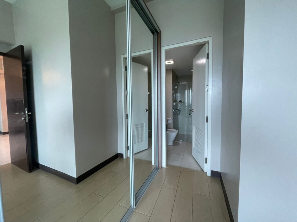 BGC 콘도 매매 추천 8 Forbestown Road 2BR | 접근성 뛰어난 프리미엄 주거공간