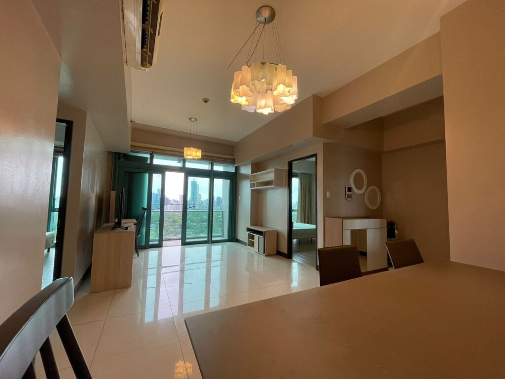BGC 콘도 매매 추천 8 Forbestown Road 2BR | 접근성 뛰어난 프리미엄 주거공간