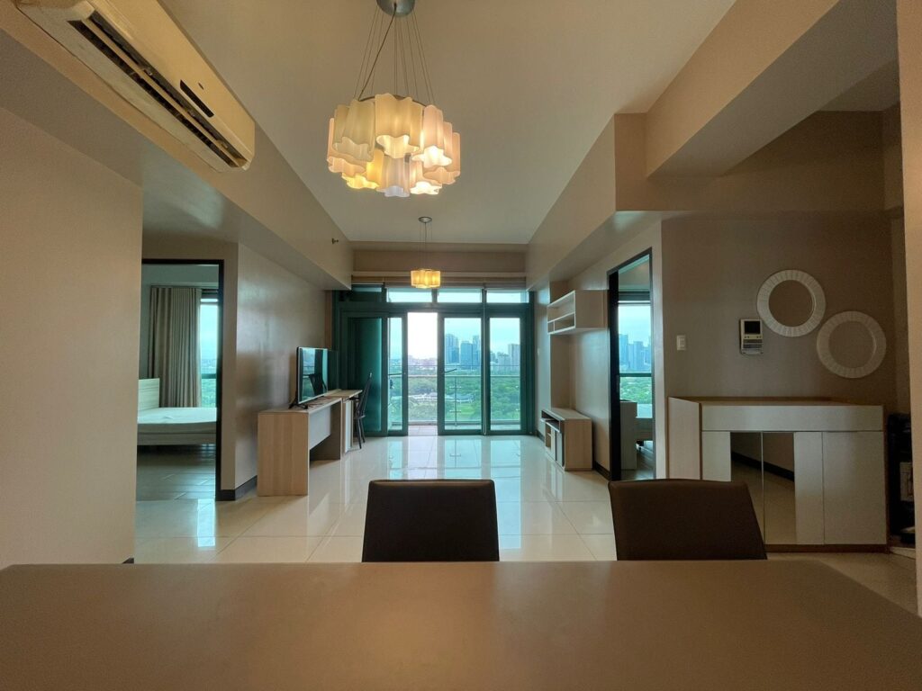 BGC 콘도 매매 추천 8 Forbestown Road 2BR | 접근성 뛰어난 프리미엄 주거공간
