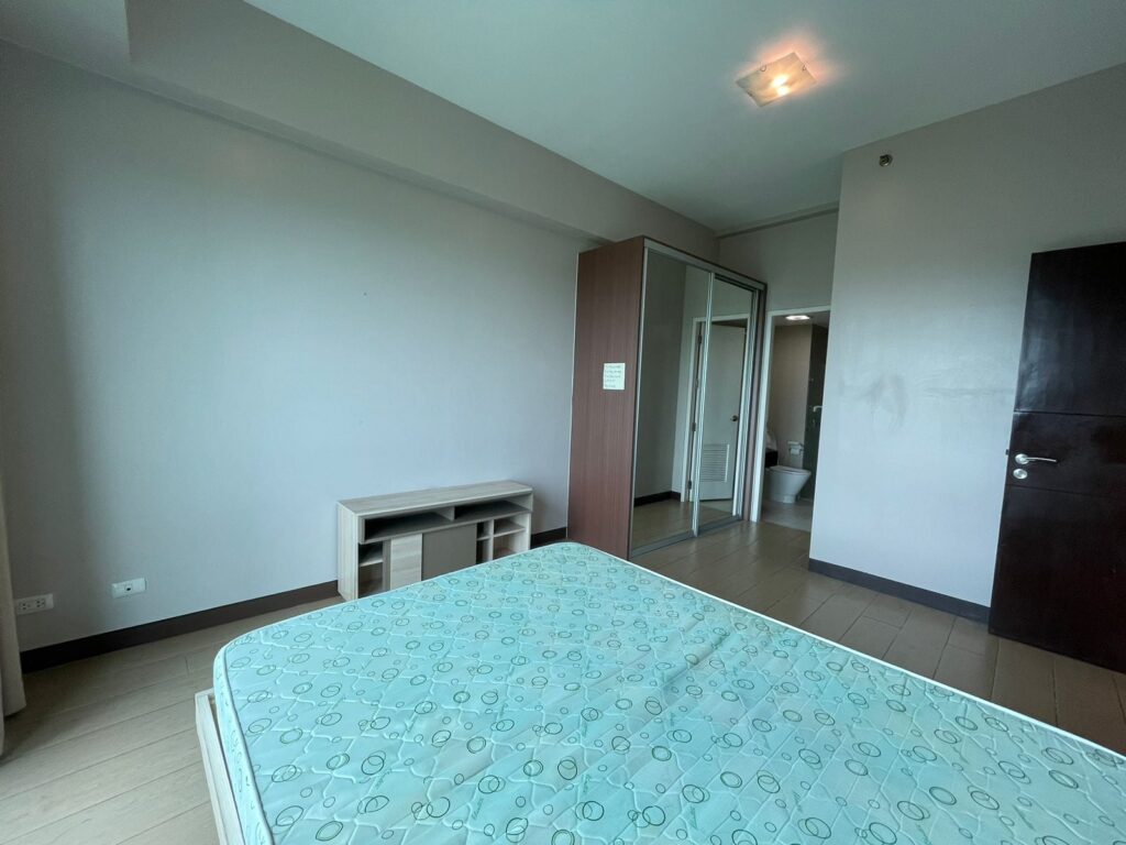 BGC 콘도 매매 추천 8 Forbestown Road 2BR | 접근성 뛰어난 프리미엄 주거공간